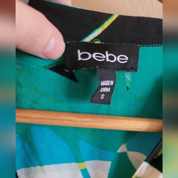 Bebe y2k open back wrap capped sleeve top Women's small turquoise, gold, black - Picture 4 of 7